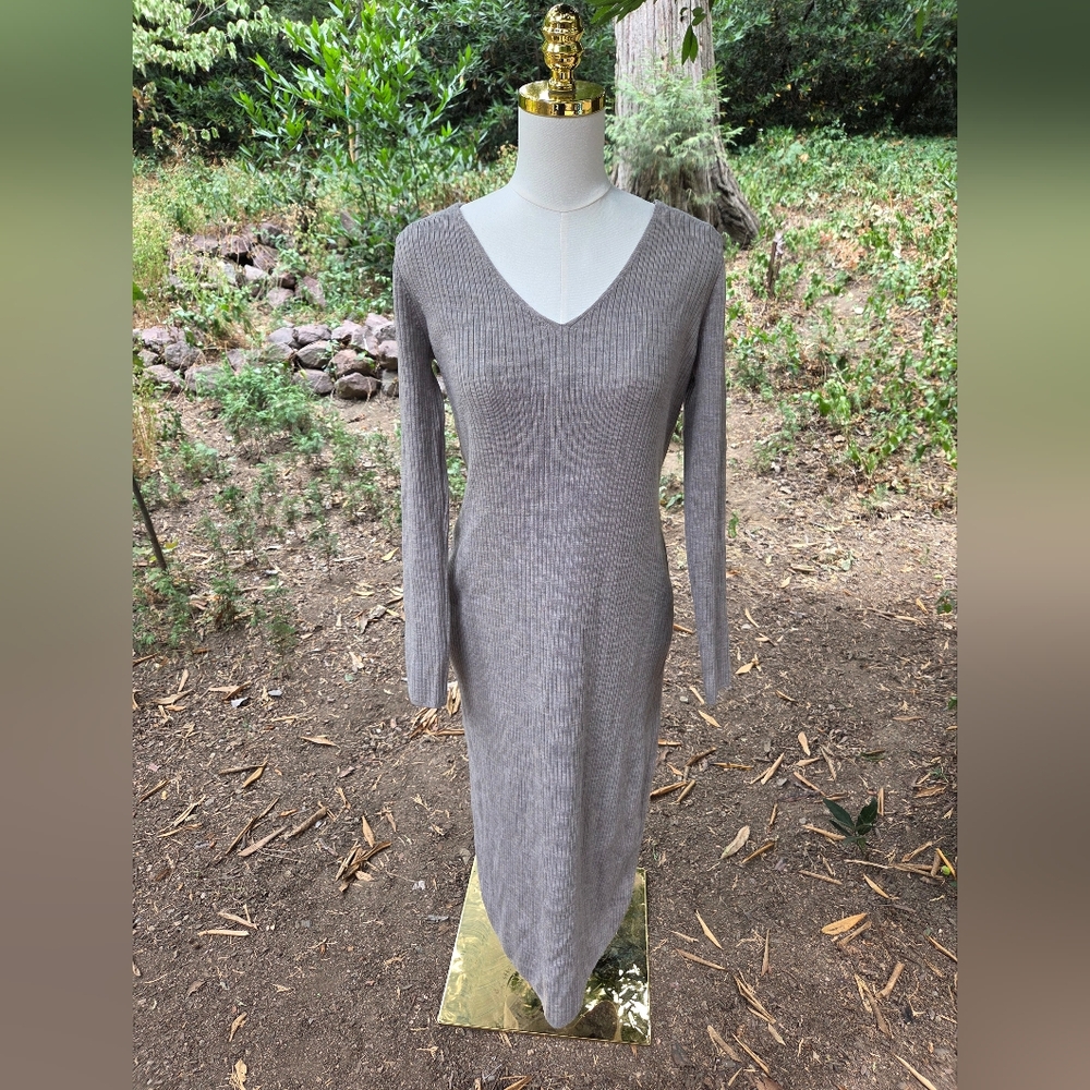 Uniqlo Long Sleeve Gray Maxi Dress Size‎ Medium